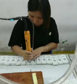 遥控器手持式锁螺丝